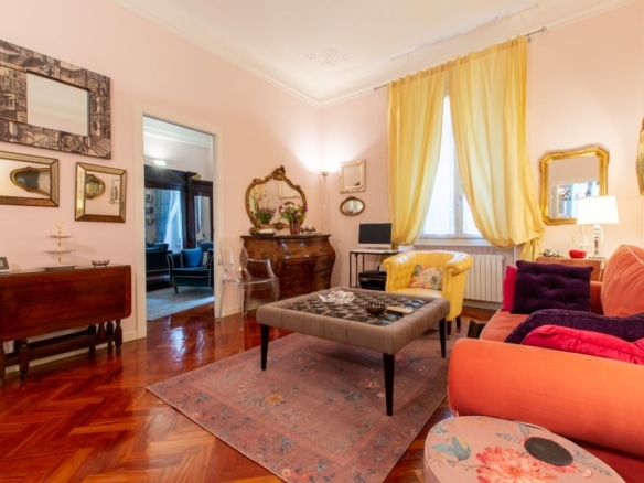 Ampio trilocale di charme in palazzo d’epoca