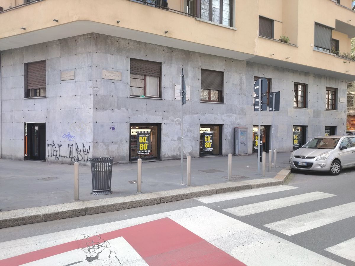 2 Negozio Piazzale Lavater Milano (Vendita mura)