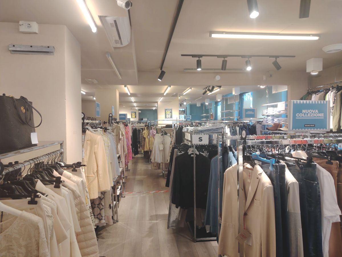 6 Negozio Piazzale Lavater Milano (Vendita mura)
